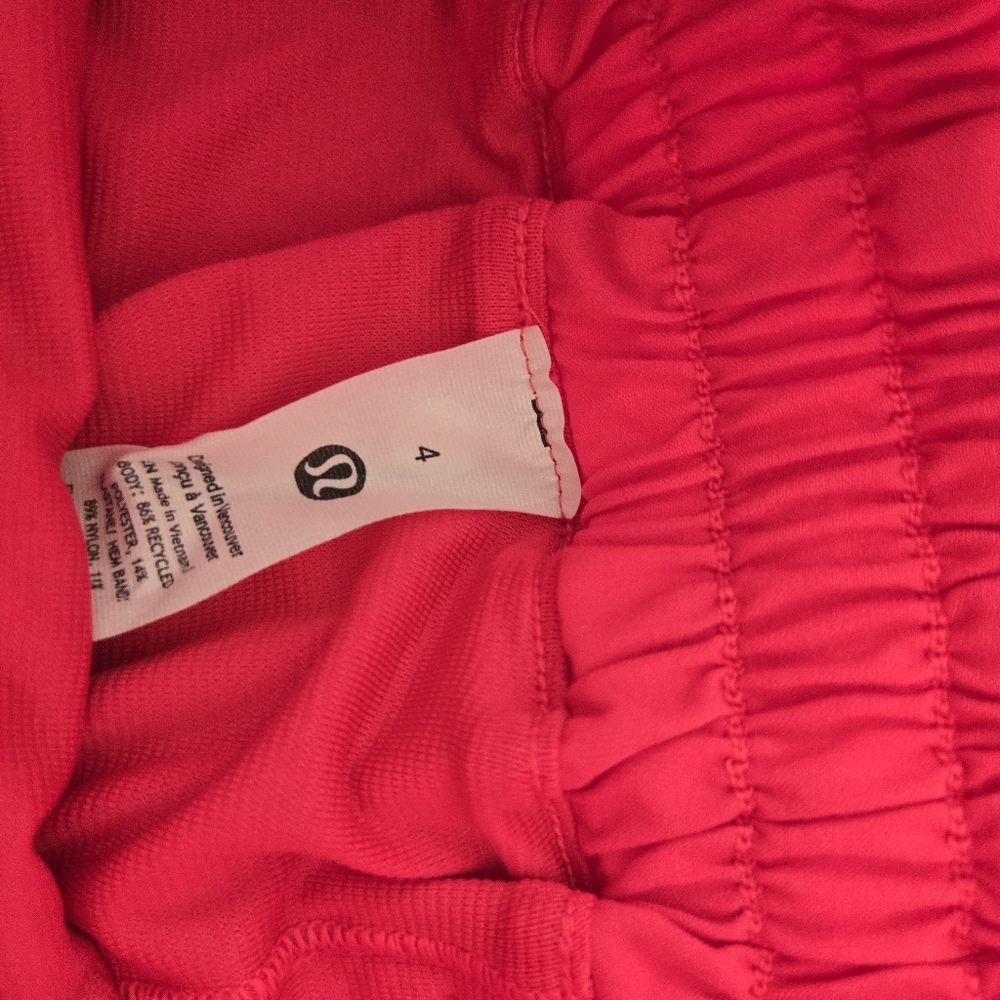 NWT Lululemon HIGH RISE Hotty Hot 4" Shorts - Picture 3 of 6